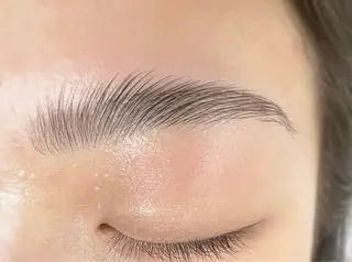 アイブロウ エサージュ渋谷店 suzuha🎀のマツエク・マツパデザイン