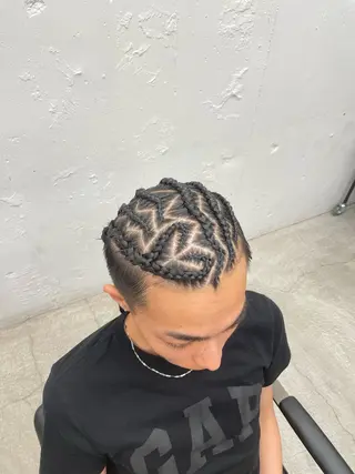 ヘアアレンジ メンズ コーンロウ／ブレイズ SYUのヘアスタイル