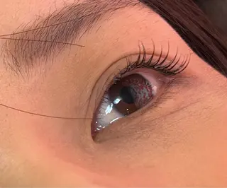 マツエク・マツパ 知久 絢音のヘアスタイル