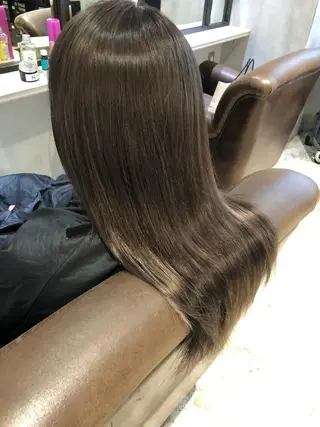 セミロング カラー SALOWIN 表参道所属・シンカ 表参道のヘアスタイル