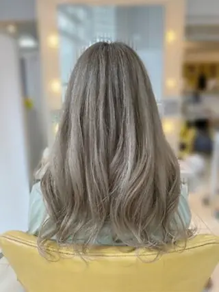 ロング カラー 友田 まりあのヘアスタイル