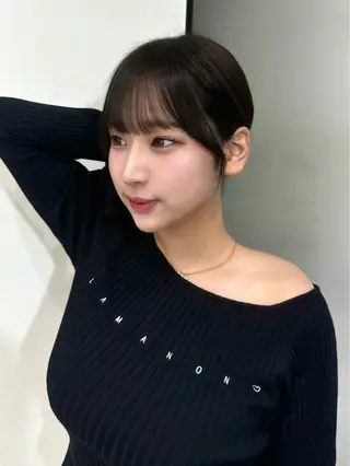 ミディアム 岡田 聖蘭のヘアスタイル