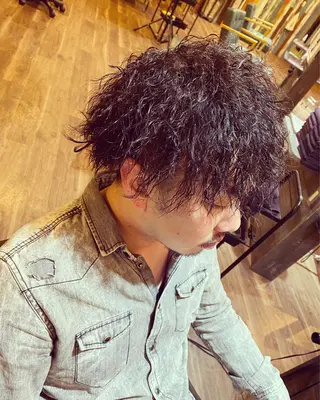 パーマ メンズ ハイライト/インナー /ブリーチ/レイヤーのヘアスタイル