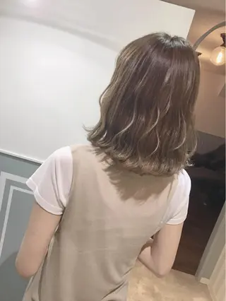 ミディアム カラー ヤマナカ エリカのヘアスタイル