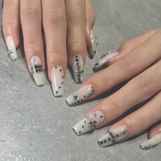 ネイル NEO Beauty Salon所属・𝐍𝐄𝐎 𝐉𝐔𝐑𝐈のネイルデザイン