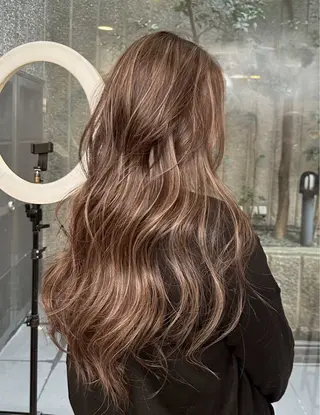 ロング カラー 森本 笑のヘアスタイル