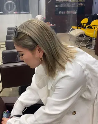 ミディアム カラー Crescere所属・小島 凜のヘアスタイル