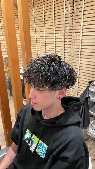 ショート パーマ メンズ 椿 大輔のヘアスタイル