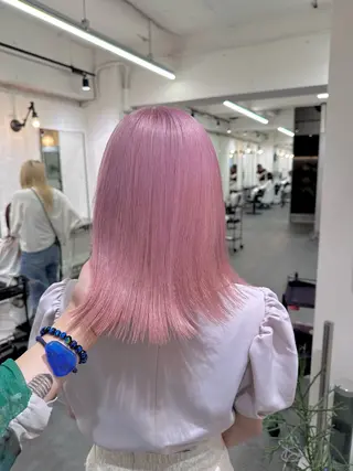 ミディアム カラー 梅田ハイトーン チダ ヒナノのヘアスタイル