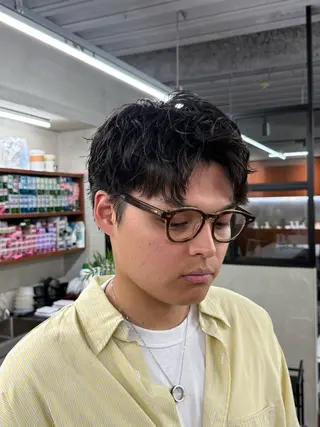 ショート パーマ メンズ 豊崎 佑輔のヘアスタイル