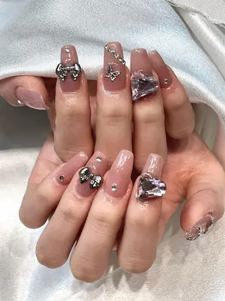 ネイル RAFFINE 月🦋🩵のネイルデザイン