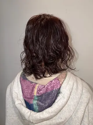 ミディアム パーマ 塩澤 榛奈のヘアスタイル