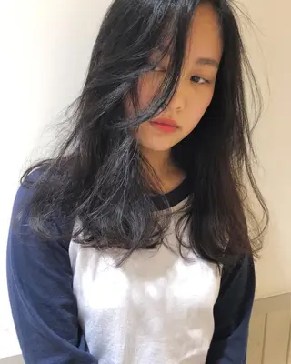 セミロング カラー ZOA classic hair所属・東 みのりのヘアスタイル