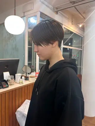 ショート VISION   aoyama所属・かがやしづ ⭐️ハイトーンのヘアスタイル