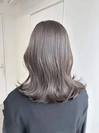ミディアム カラー レイヤーカット 透明感カラーのヘアスタイル