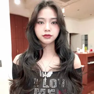 セミロング カラー レイヤーカット ハッシュカットのヘアスタイル