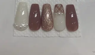 ネイル Raviy 渋谷所属・🎀𝐶𝐻𝐼𝑆 𝐴𝑇𝑂🎀のネイルデザイン