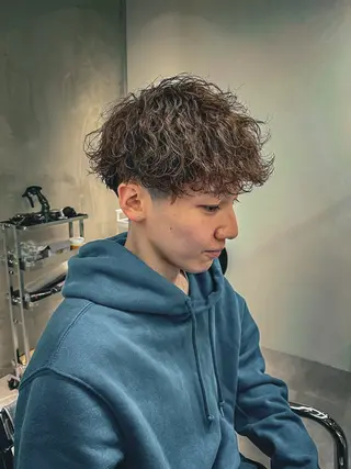 ショート パーマ メンズ soen所属・⚡メンズパーマフ ェードカットTomyのヘアスタイル