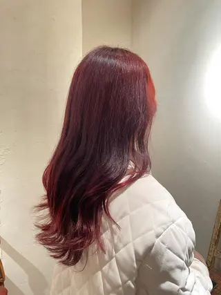 カラー 岡田 神奈のヘアスタイル