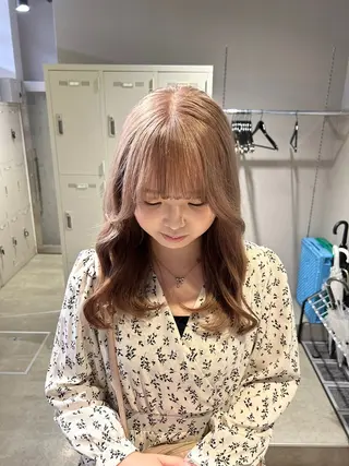 カラー ベージュ／ブラウン/ ナチュラルレイヤーのヘアスタイル