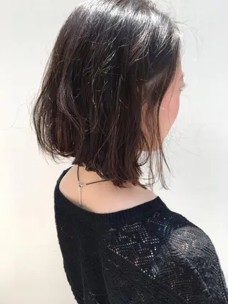 ミディアム カラー THE DAY所属・AKI HASHIMOTOのヘアスタイル