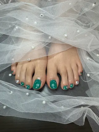 ネイル umi 🩵🤍のネイルデザイン