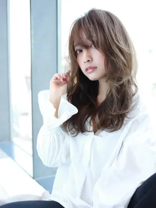 ミディアム 松島 涼花のヘアスタイル