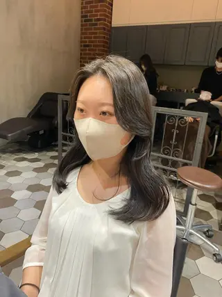 セミロング 髪質改善韓国レイヤー SHIORI🦋のヘアスタイル