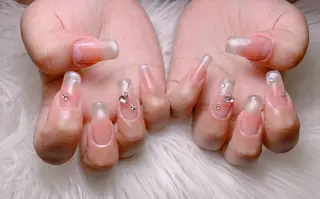 ネイル Demure リリス　銀座店のネイルデザイン