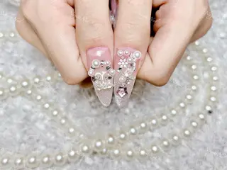 ネイル 🦋 Queenieのネイルデザイン