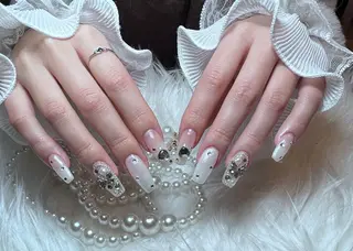 ネイル RAFFINE 月🦋🩵のネイルデザイン