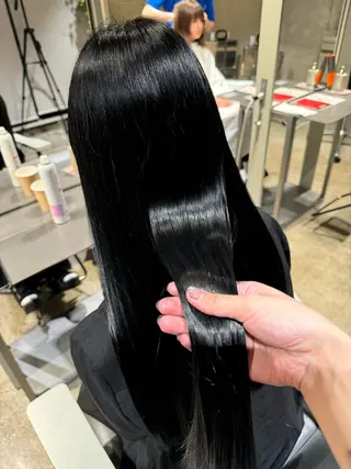 ロング Karin/ブリーチ ・ハイトーンのヘアスタイル