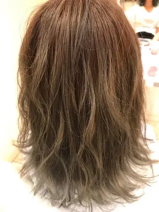 セミロング カラー 斎藤 彩香のヘアスタイル
