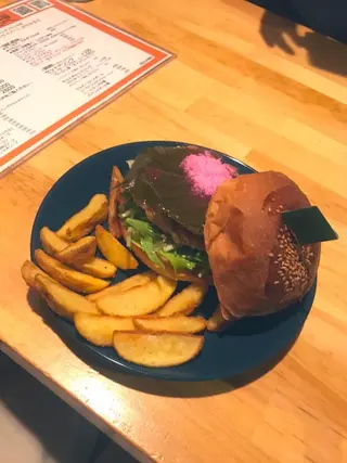 ミディアム カラー パーマ ヘアアレンジ メンズ キッズ ネイル マツエク・マツパ アニメ,Vオタク× 即効痩せエステサロンのエステ・リラクイメージ