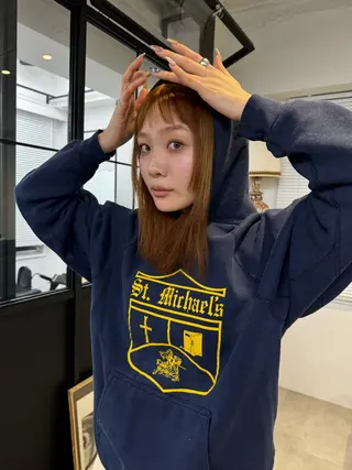 ミディアム カラー 黒田 千晴のヘアスタイル