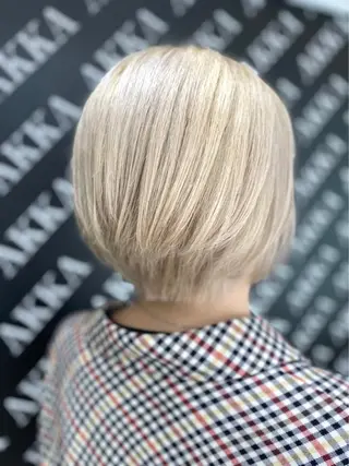 ミディアム カラー ヘアアレンジ メンズ キッズ ネイル マツエク・マツパ アイブロウ 🌟ブリーチ特化型 ハイトーンカラー🌟のヘアスタイル