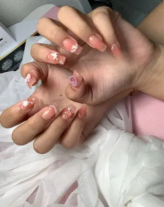 ネイル pink ladyサロン所属・べ にのネイルデザイン