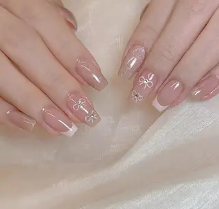 ネイル RAFFINE 月🦋🩵のネイルデザイン