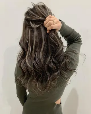 ロング カラー 黒田 真美のヘアスタイル