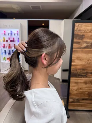 ミディアム 酒井 緋菜のヘアスタイル