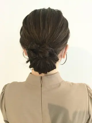 セミロング ヘアアレンジ え りのヘアスタイル