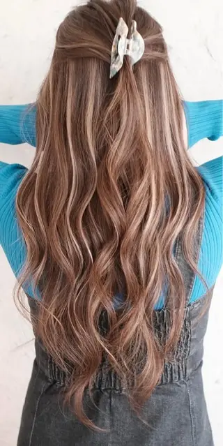 ロング カラー Mariana/ 鶴原-ハイライトのヘアスタイル