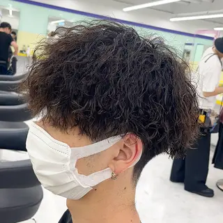 ショート パーマ ヘアアレンジ メンズ 艶カラー の達人のヘアスタイル