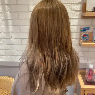 セミロング 伊東 彩花のヘアスタイル