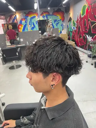 ショート メンズならお任せ フェザー/波巻きのヘアスタイル