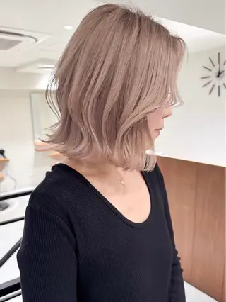 セミロング 艶髪ハイトーン 💎凜💎のヘアスタイル