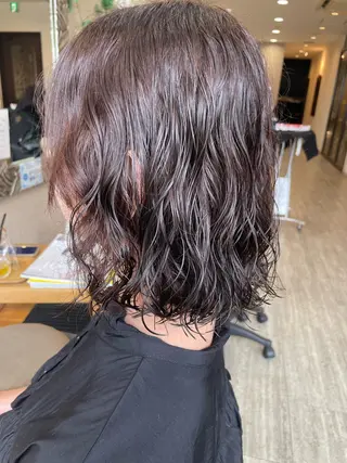 セミロング パーマ 勘場 万菜華のヘアスタイル