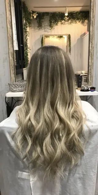 ロング カラー パーマ ヘアアレンジ 大阪レミーエクステ チビ編み込みのヘアスタイル