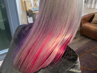 セミロング カラー 梅田ハイトーン チダ ヒナノのヘアスタイル