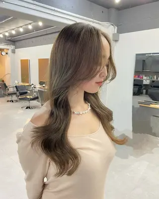 ロング カラー ミルクティーベージュ ❤︎レイヤー　MIAのヘアスタイル